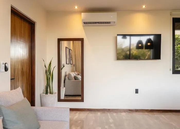 New 2 Bed And Bath - - Views To The Jungle *